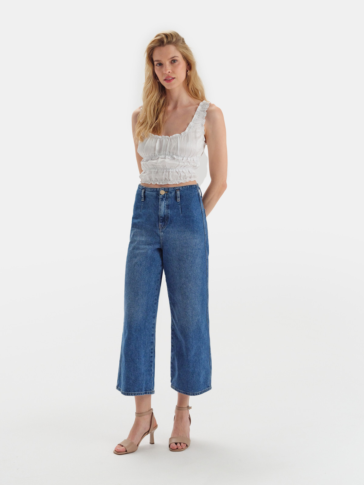 Beowe sanday na lakierowanej szpilce