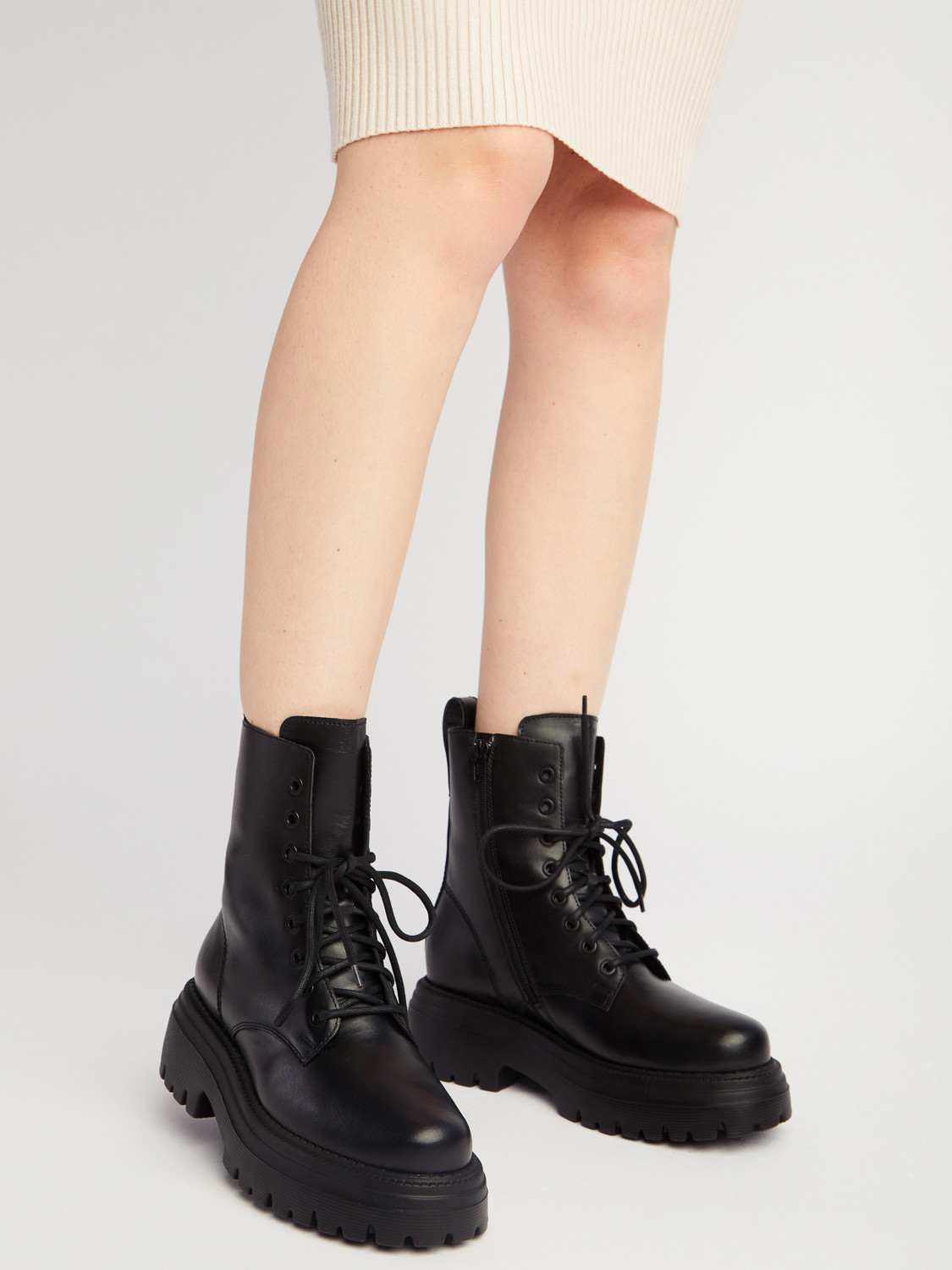 Czarne trzewiki na lekkiej podeszwie