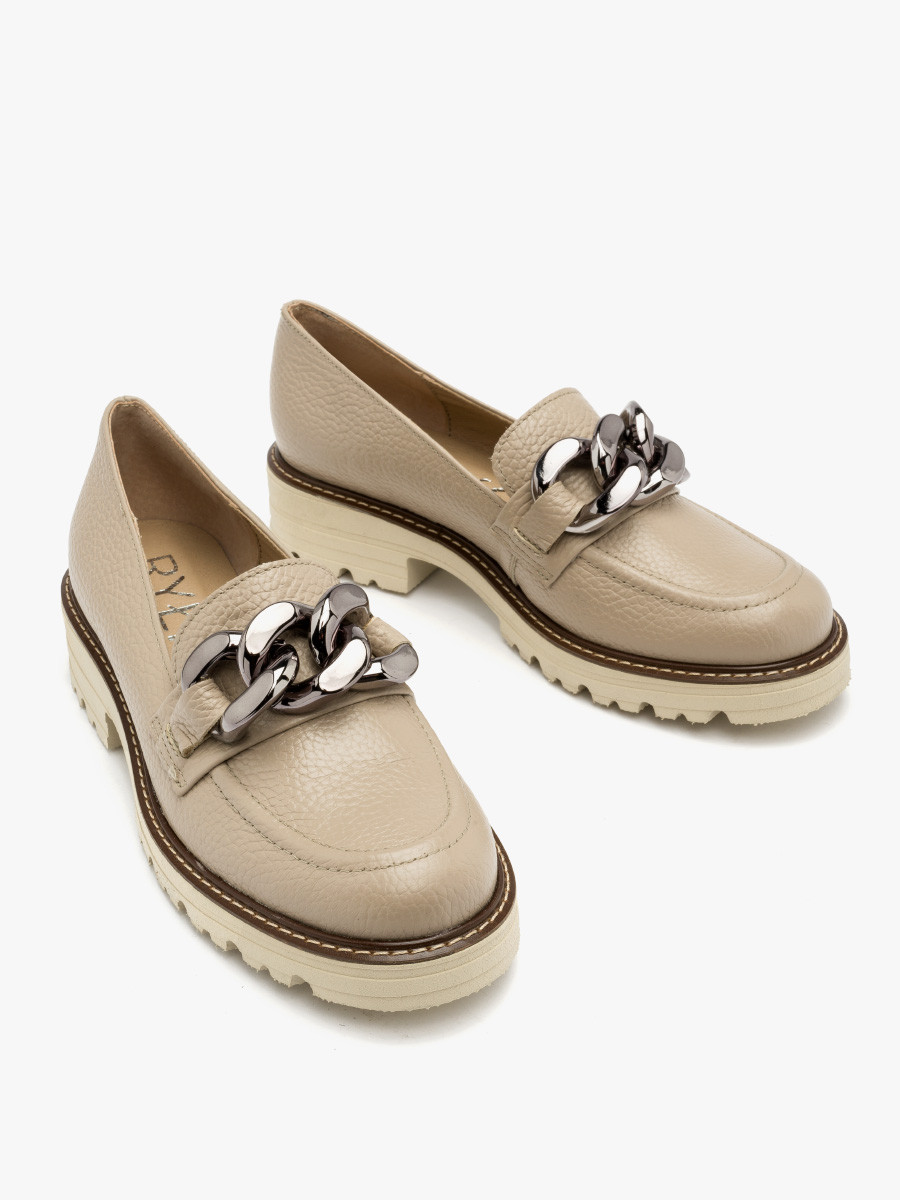 Beowe mokasyny z ozdobnym ańcuchem