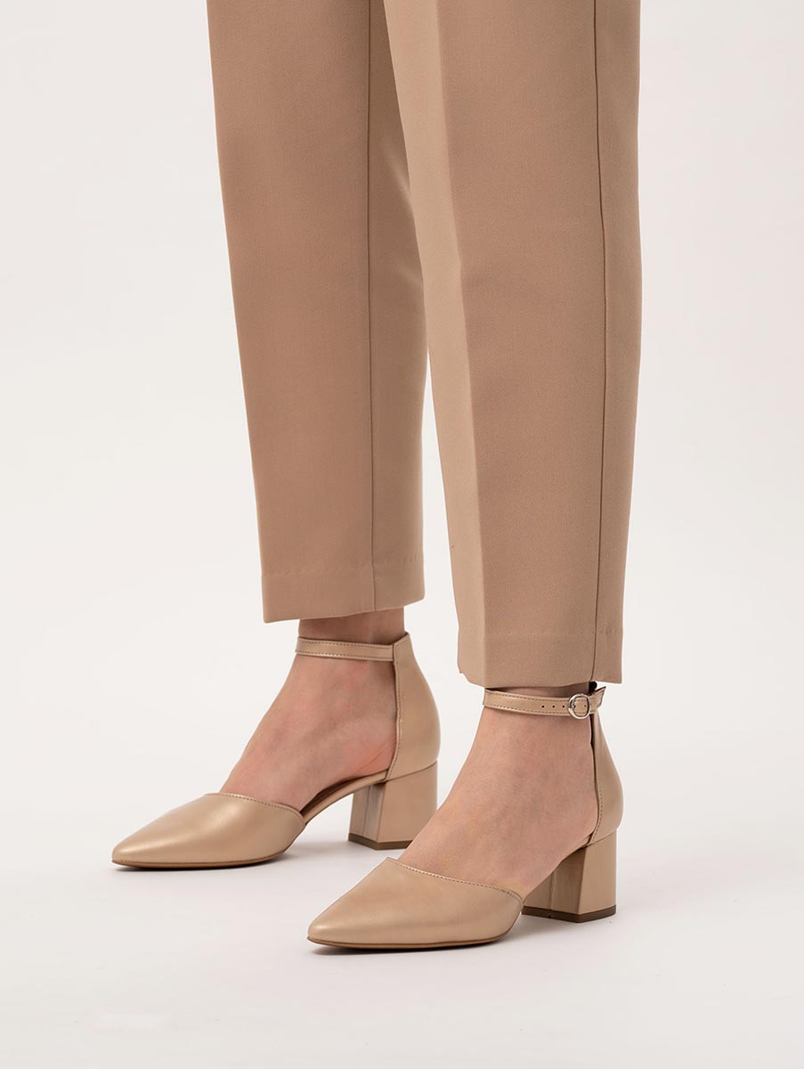 Zote czóenka na klocku