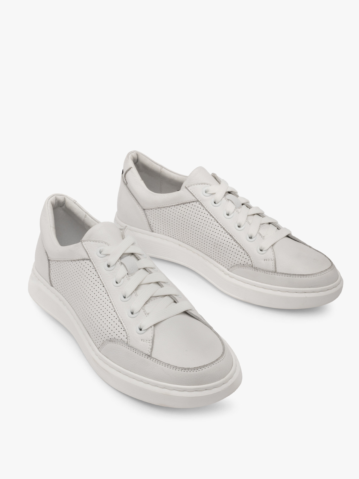 Biay sportowy póbut mski z ozdobn perforacj