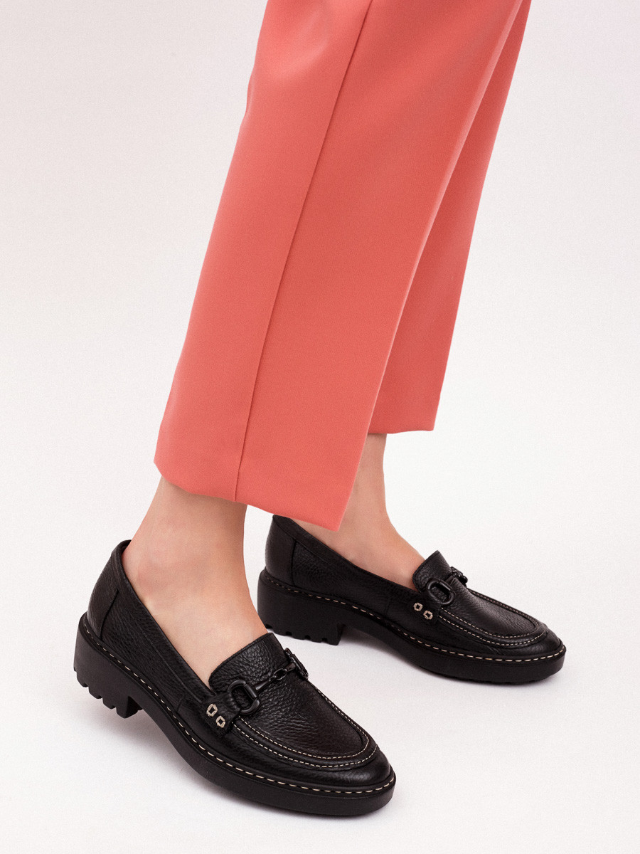 Czarne mokasyny na lekkiej podeszwie