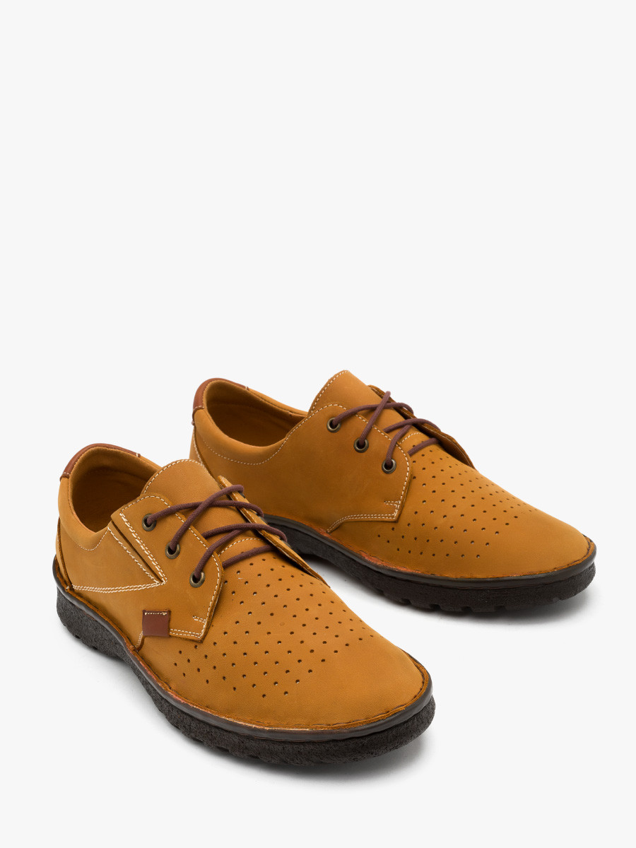 Brzowe póbuty z ozdobn perforacj na cholewce