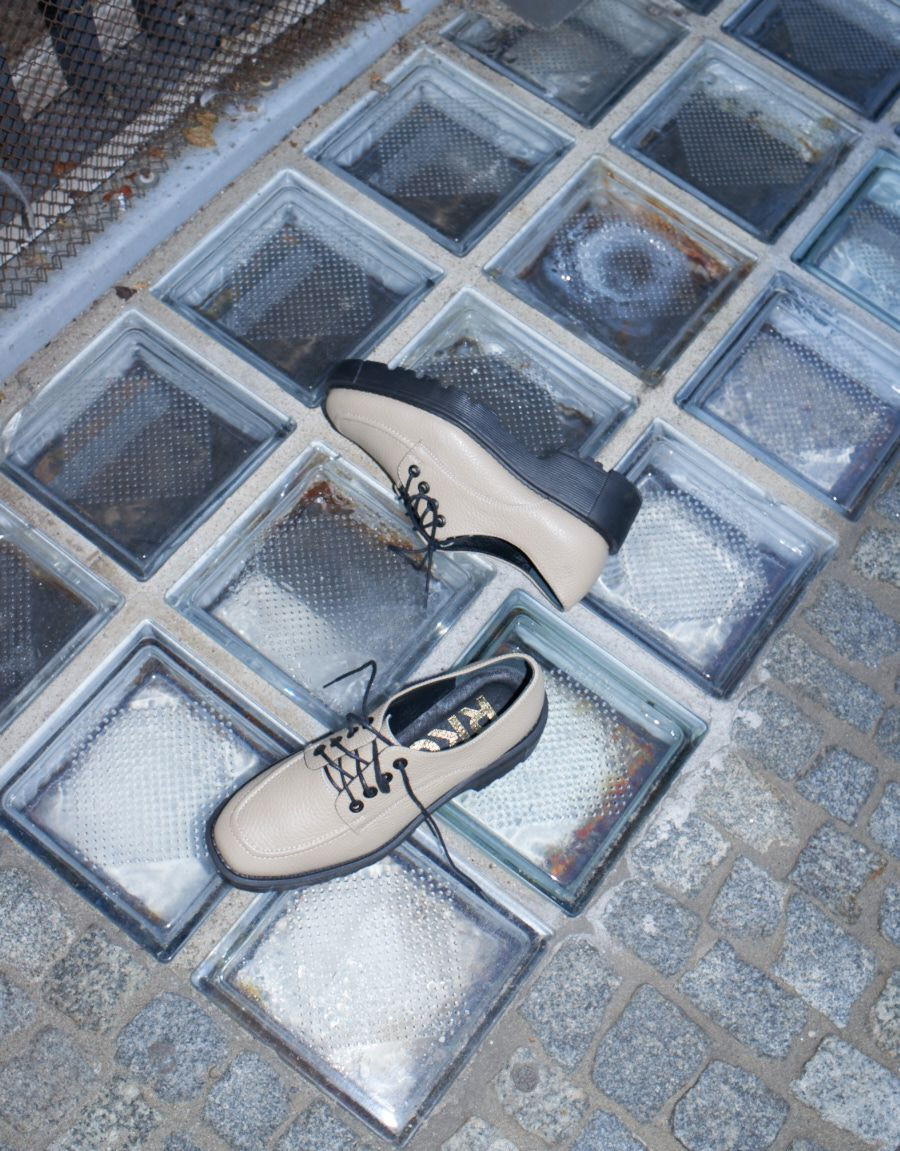 Kremowe póbuty na lekkiej podeszwie