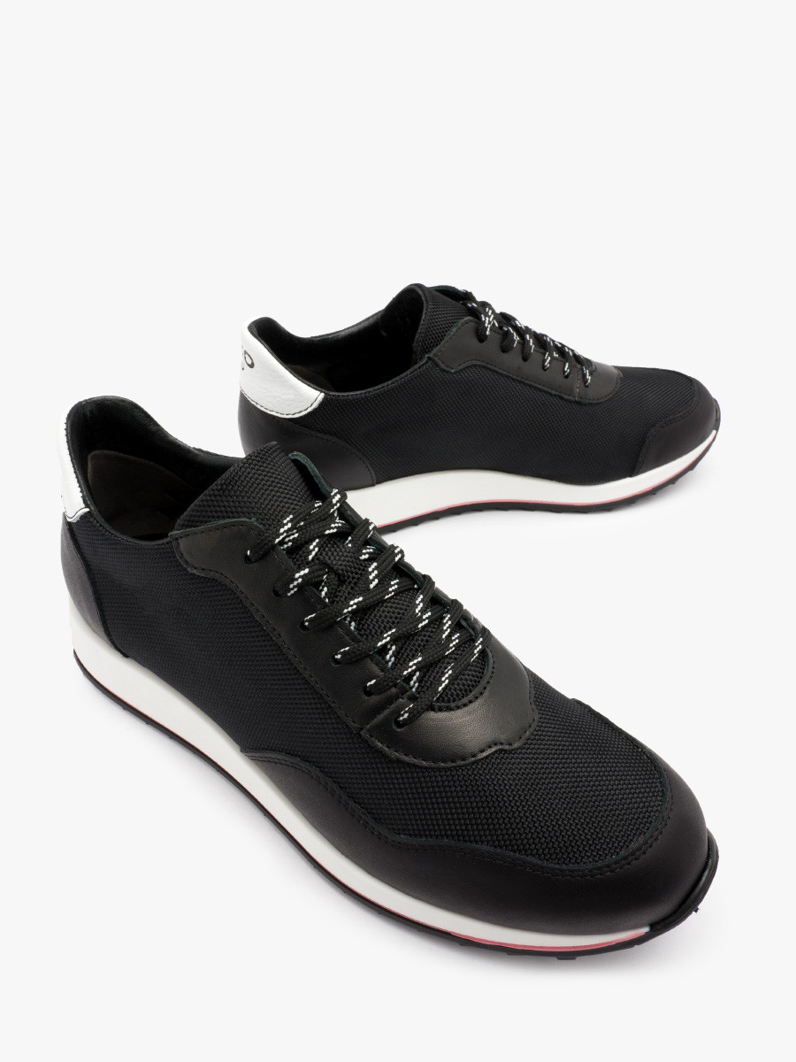 Czarne póbuty sportowe