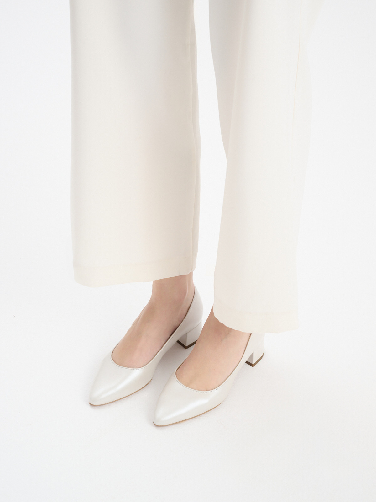 Perowe czóenka na niskim obcasie