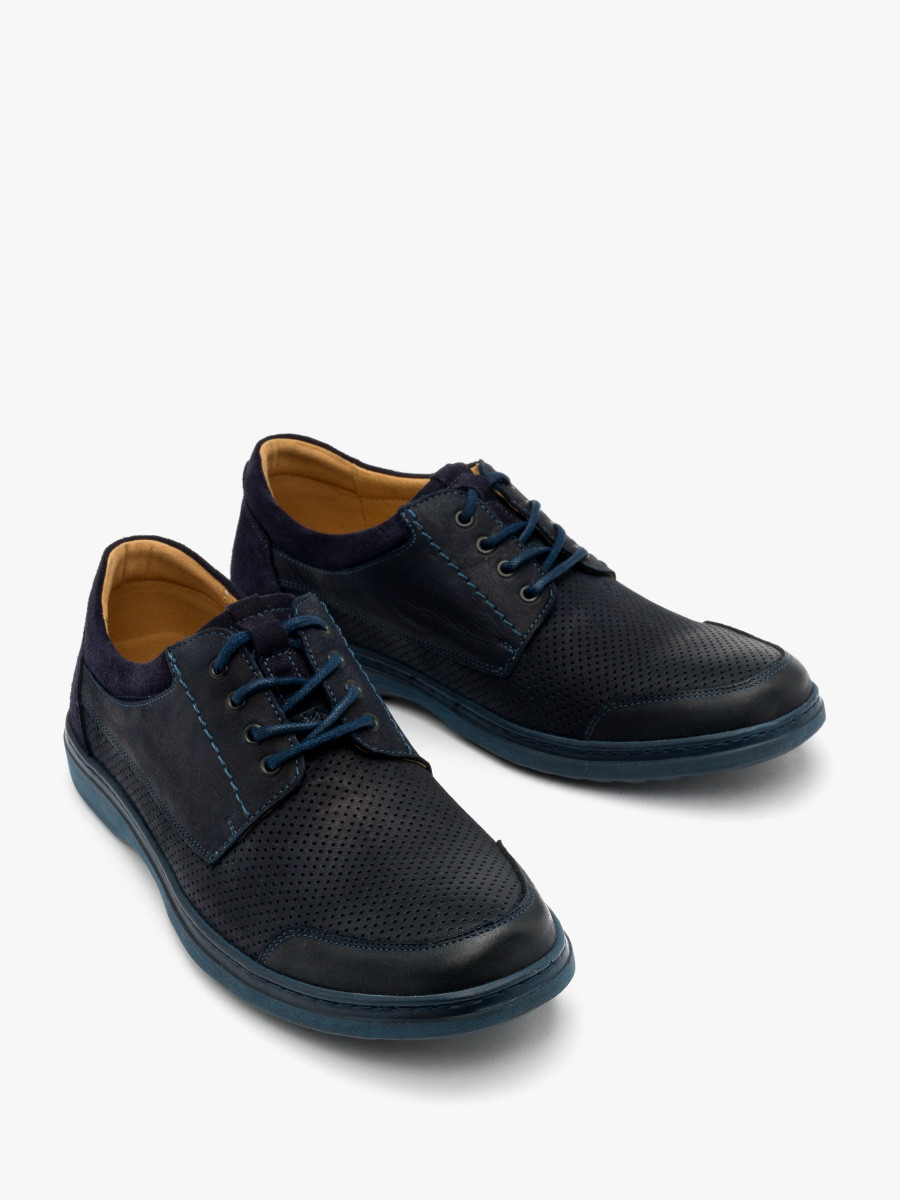 Granatowe póbuty z ozdobn perforacj