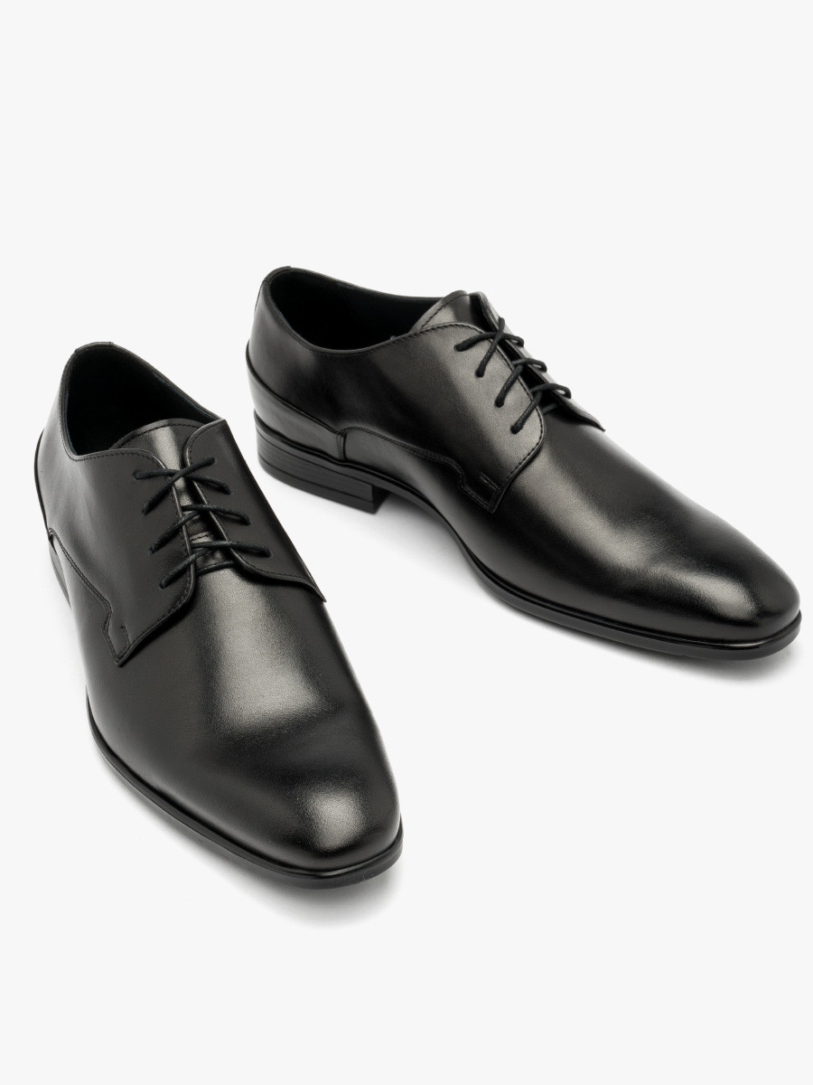 Czarne póbuty wizytowe