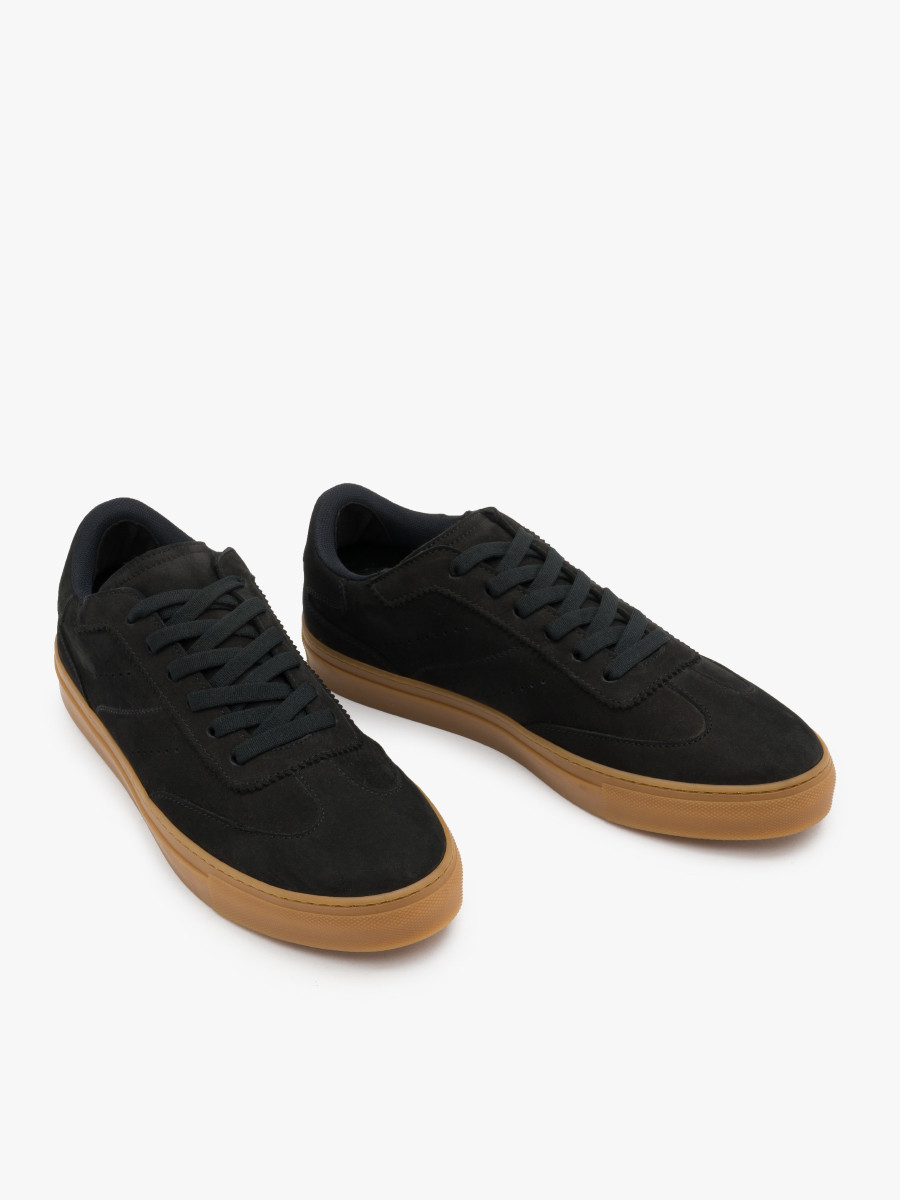 Czarne sportowe póbuty