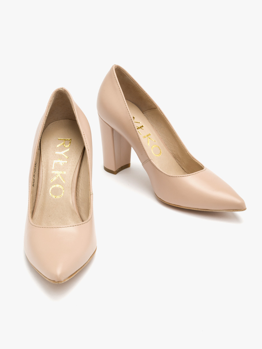 Beowe czóenko na supku