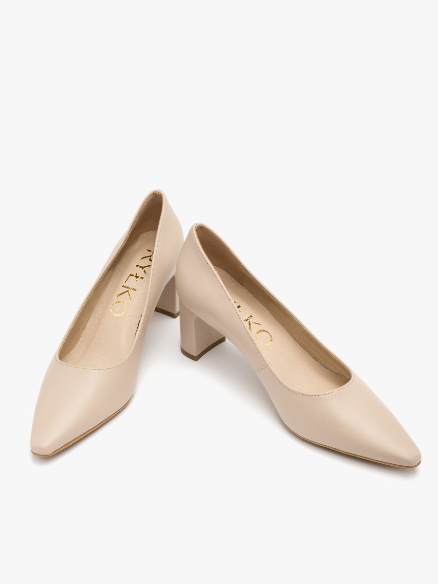 Beowe czóenka na supku