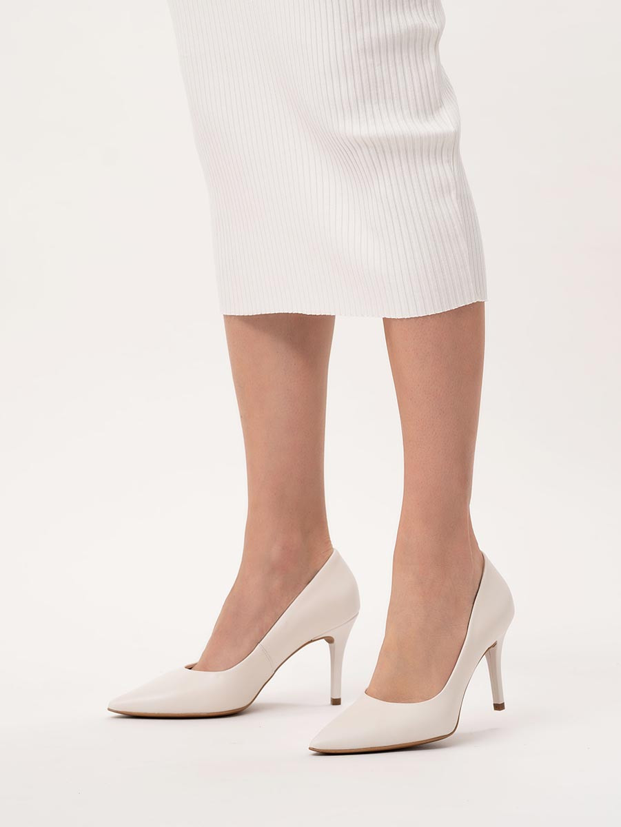 Kremowe czóenka na szpilce