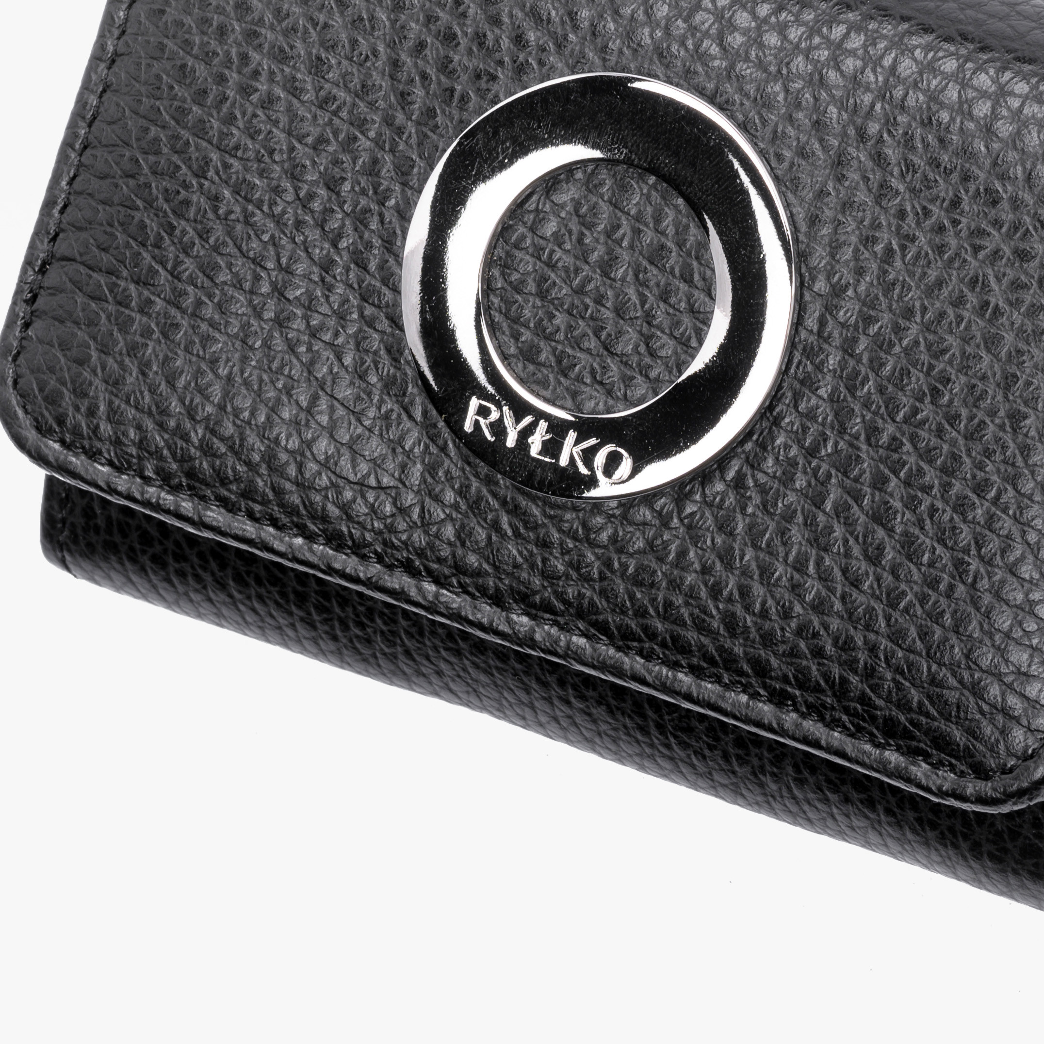 Czarny portfel ze srebrnym detalem