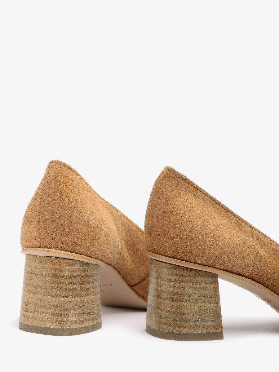 Rude, welurowe czóenka na ozdobnym obcasie