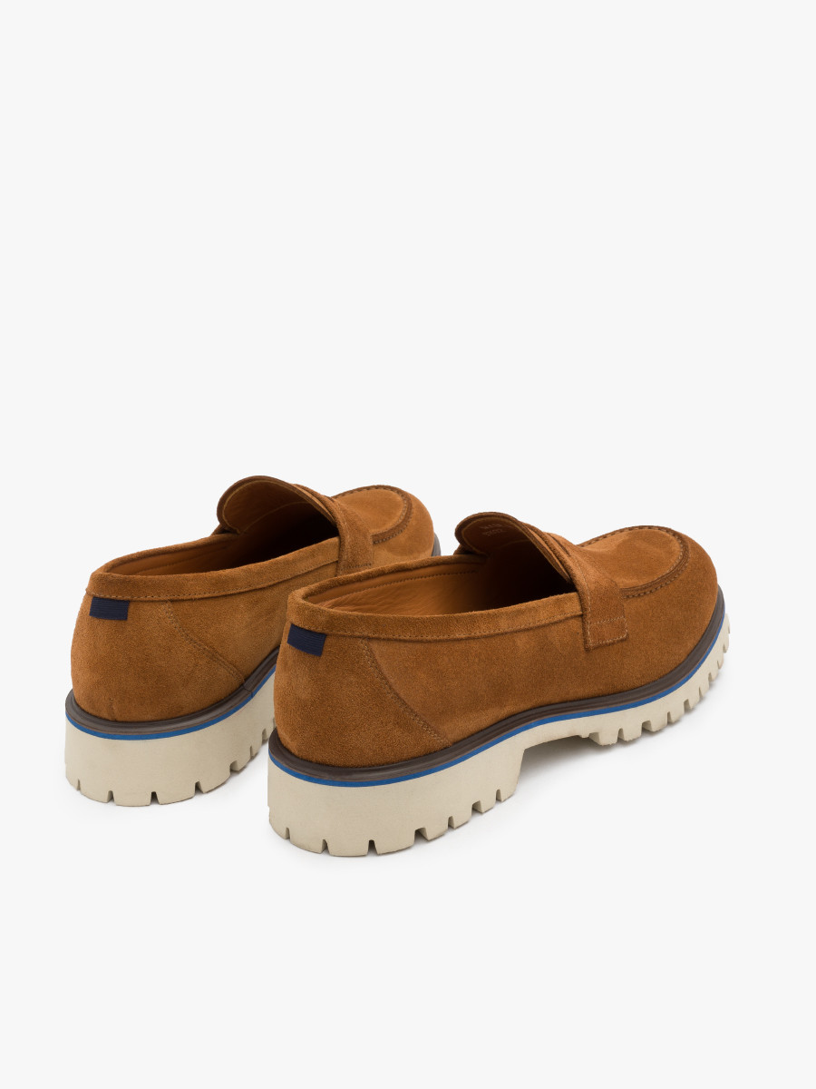 Rude mokasyny z niebieskim otokiem