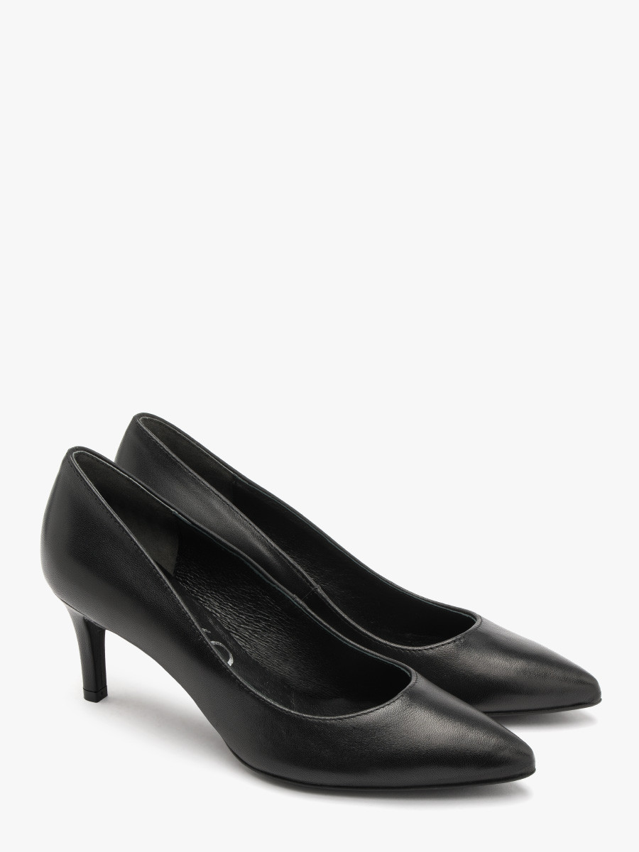 Czarne czóenko na obcasie