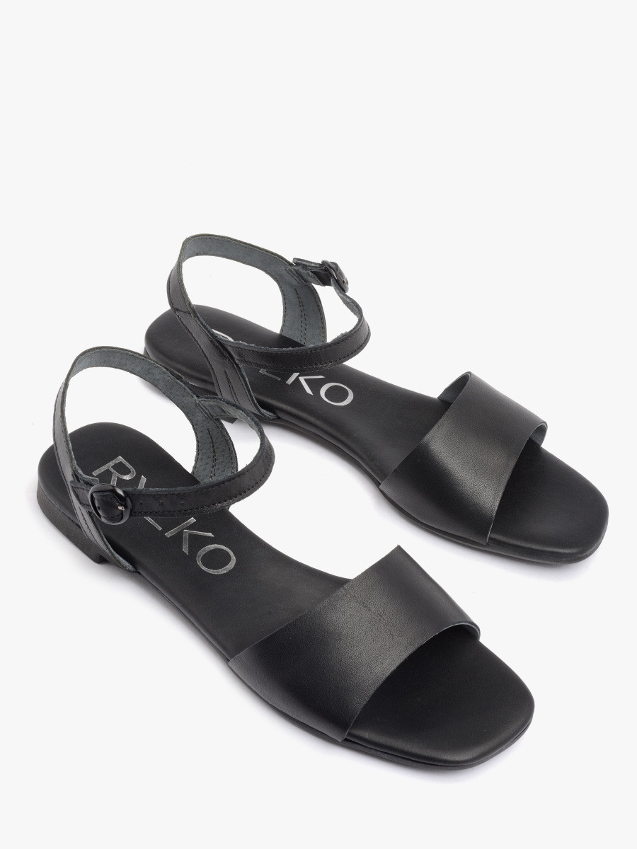 Czarne sanday z odkryt pit