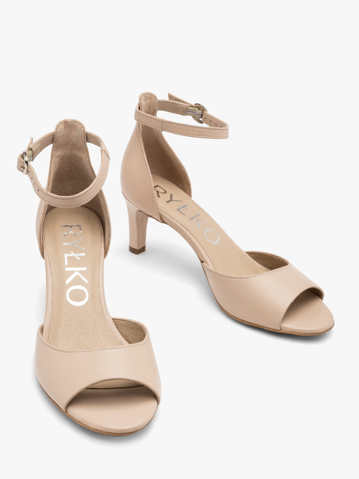 Beowe sanday na obcasie