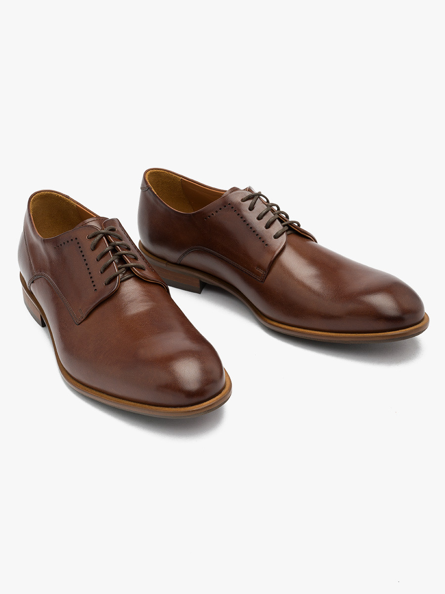 Brzowe póbuty z ozdobn cholewk