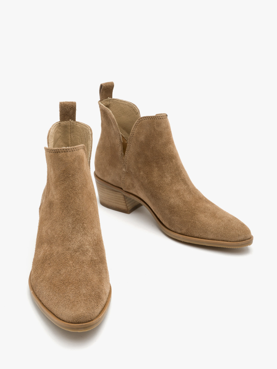 Beowe botki na niskim obcasie