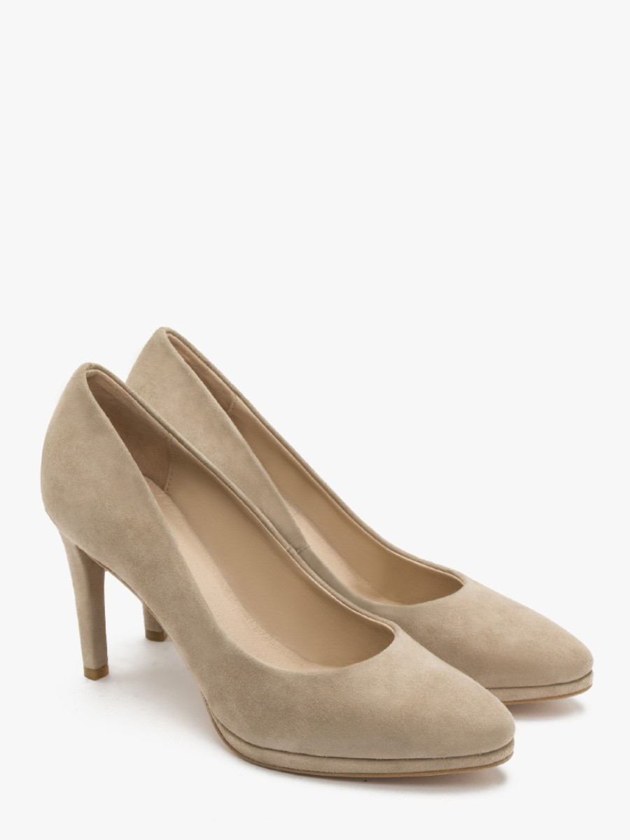 Beowe czóenko na szpilce