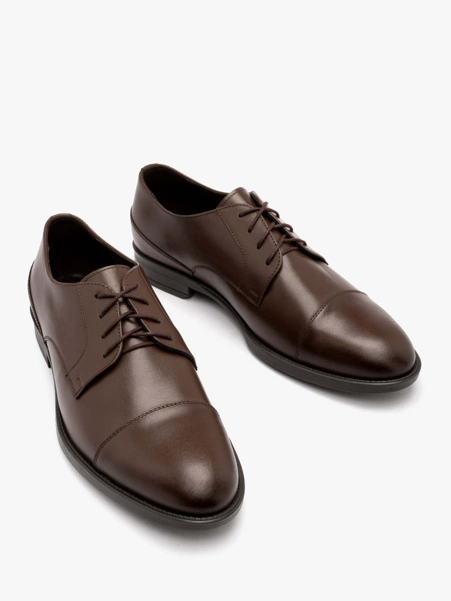 Ciemnobrzowe póbuty mskie z ozdobnym przeszyciem