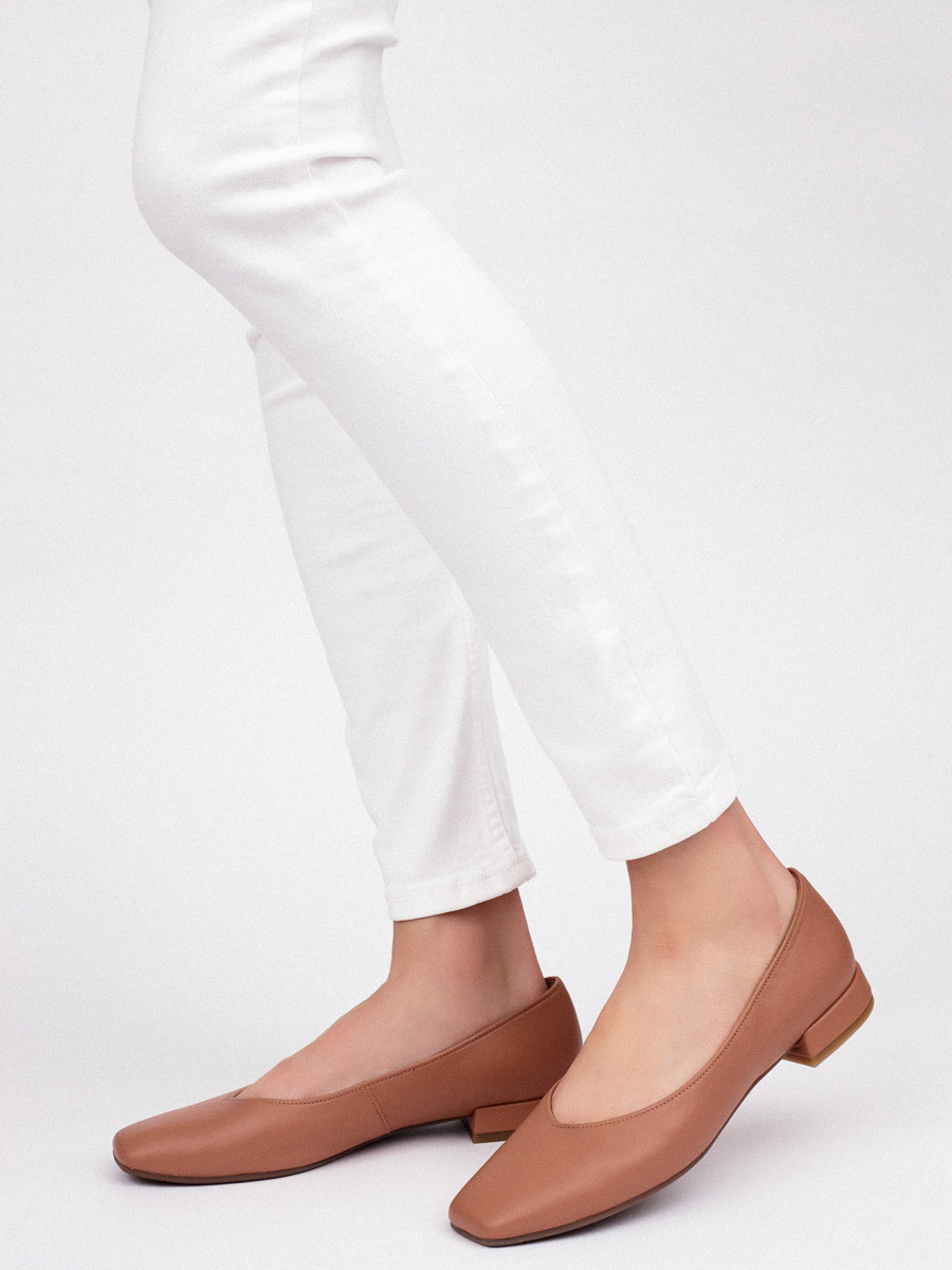 Niskie czóenko w kolorze brudny ró