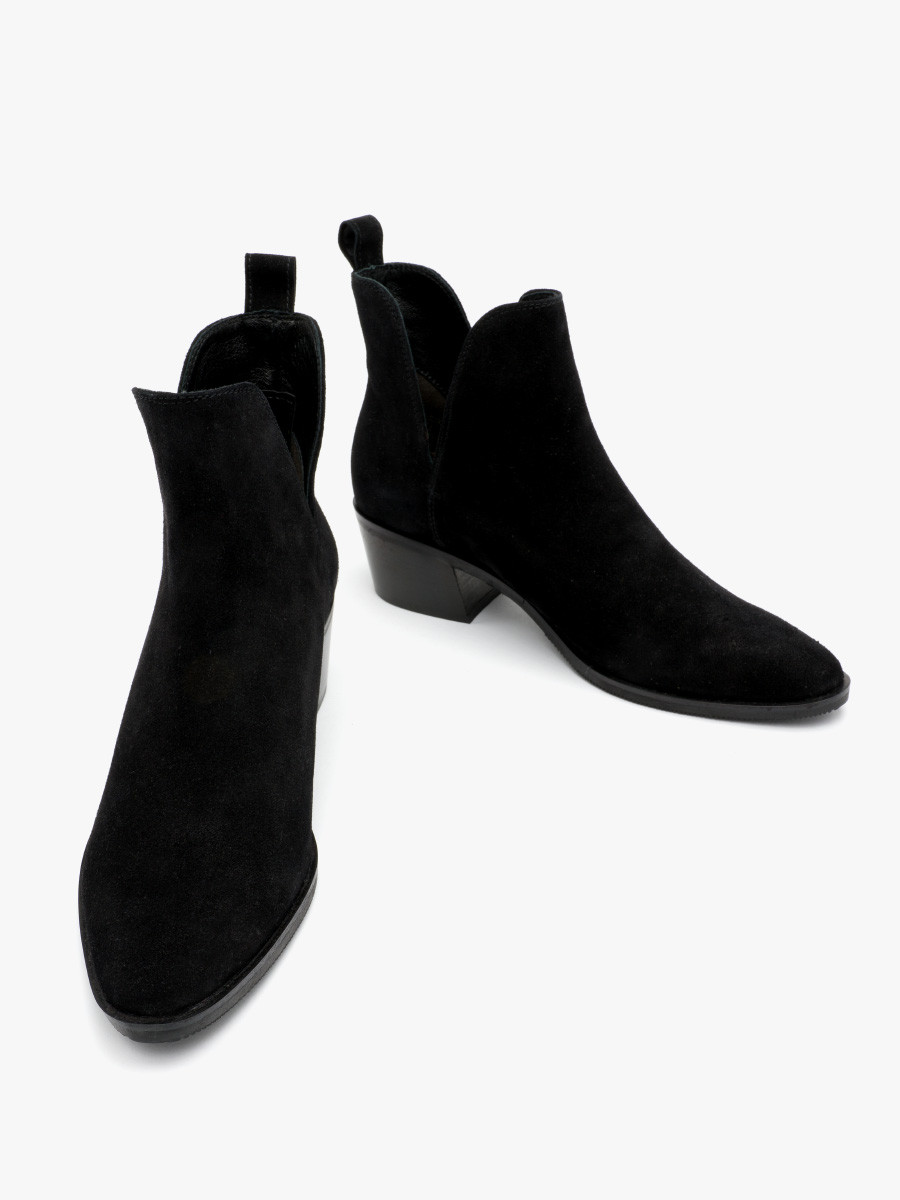 Czarne botki na niskim obcasie