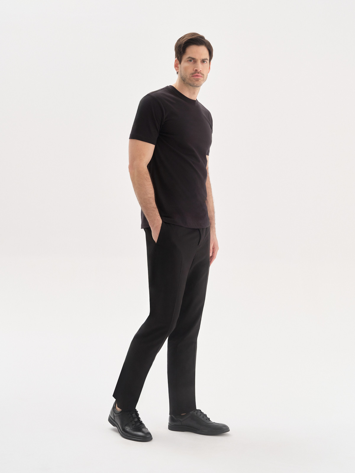 Czarny póbut mski z ozdobn cholewk