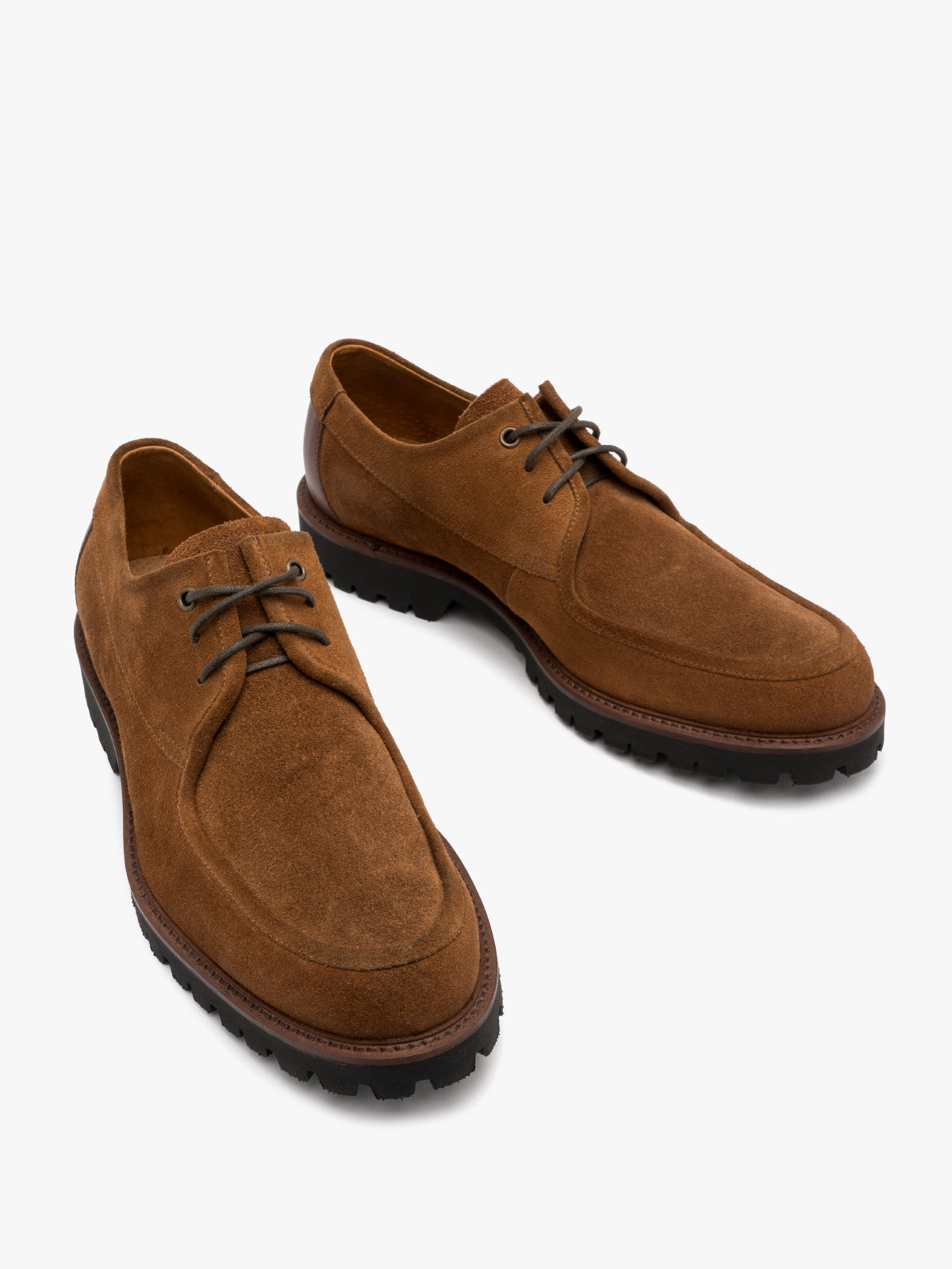 Brzowy póbut mski na traktorowym spodzie