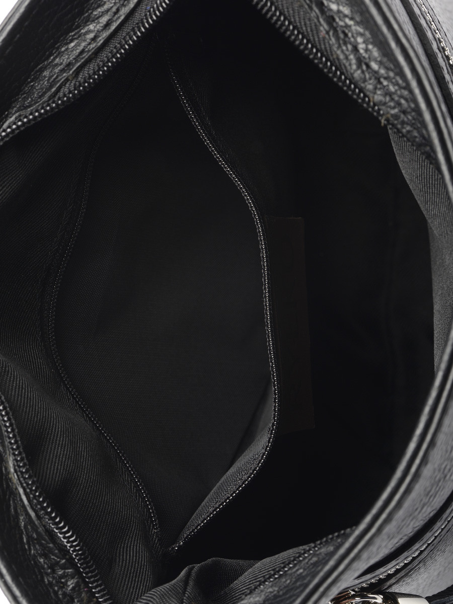 Czarna torebka z ozdobnym frdzlem