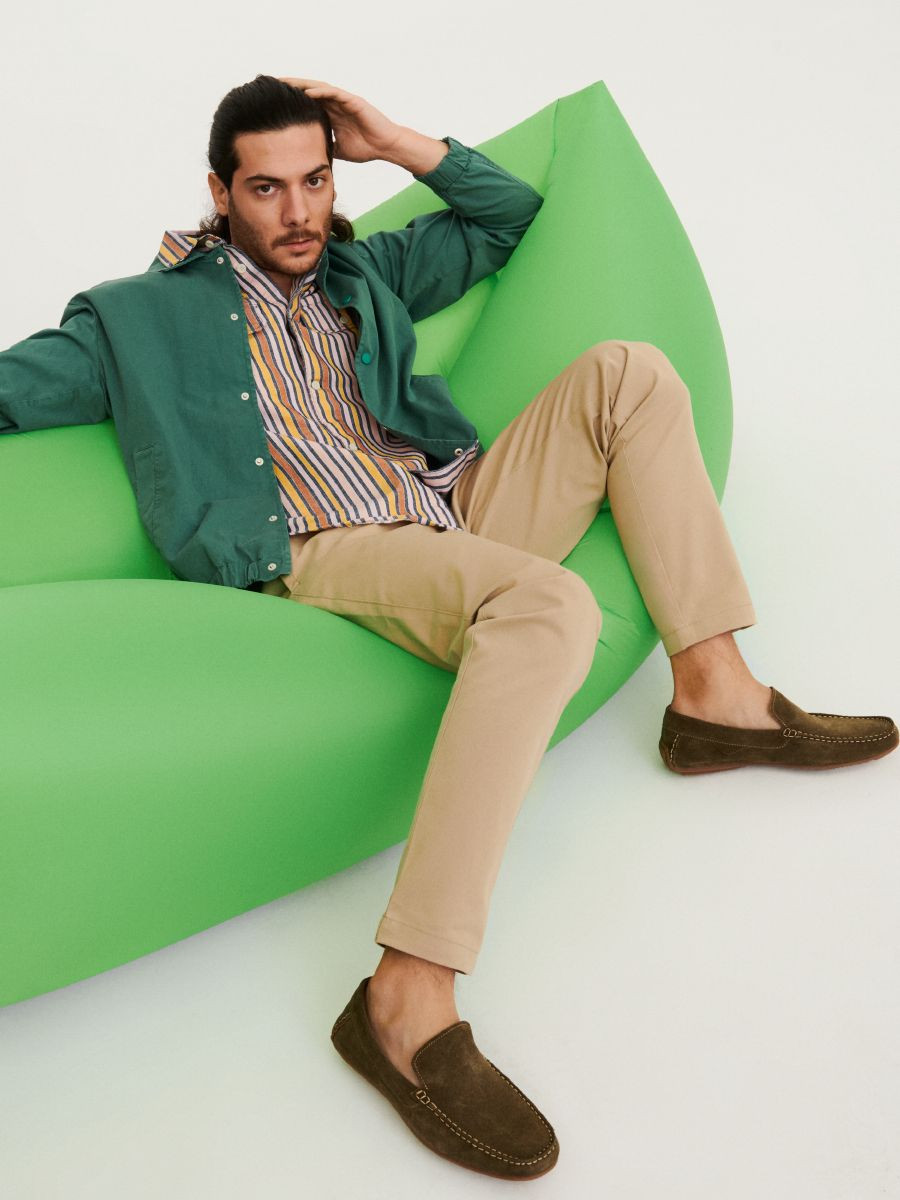 Oliwkowe, welurowe mokasyny