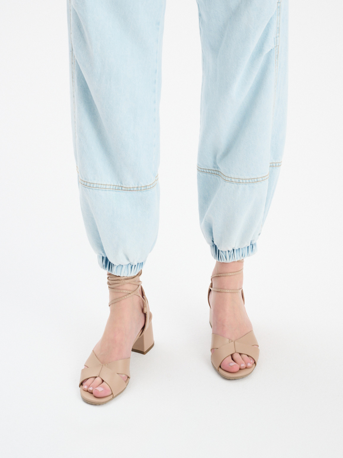 Sanday z wizanie wokó kostki