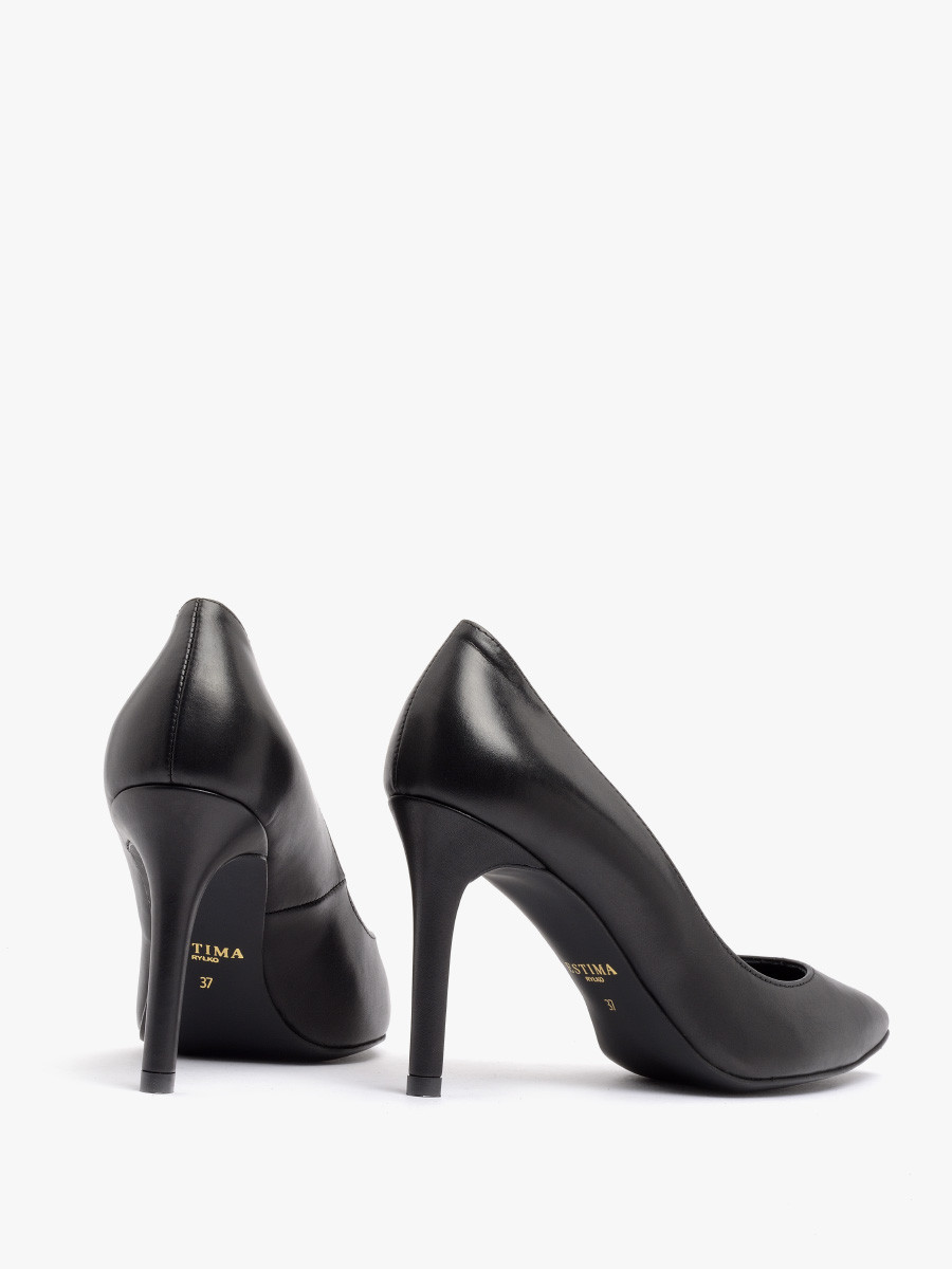 Czarne czóenko na wysokiej szpilce