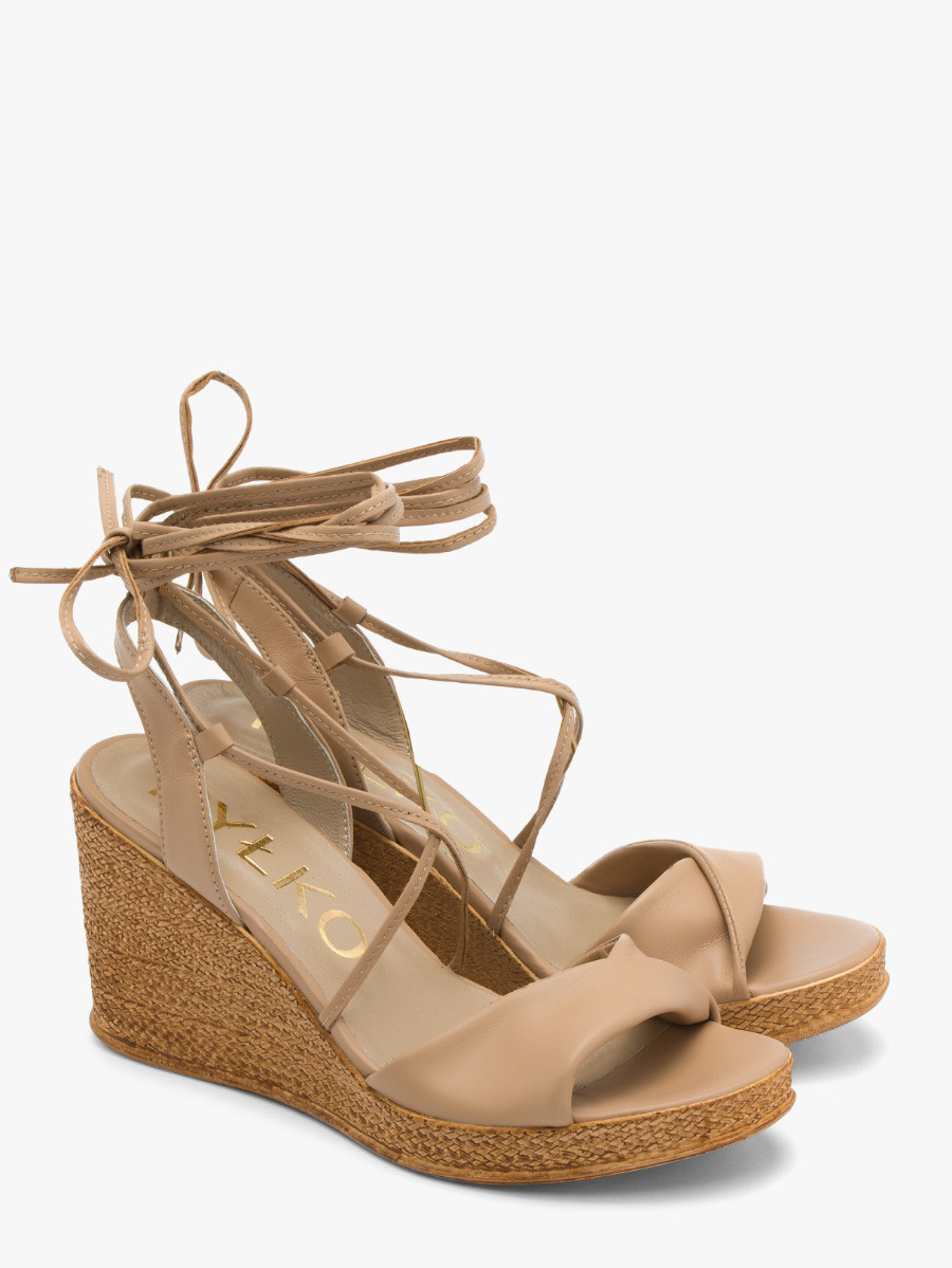 Beowe sanday na wysokiej koturnie