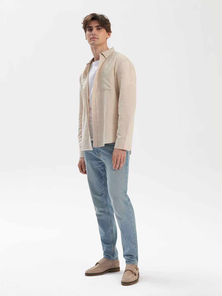 Beowy póbut mski z ozdobnym zapiciem na sprzczki