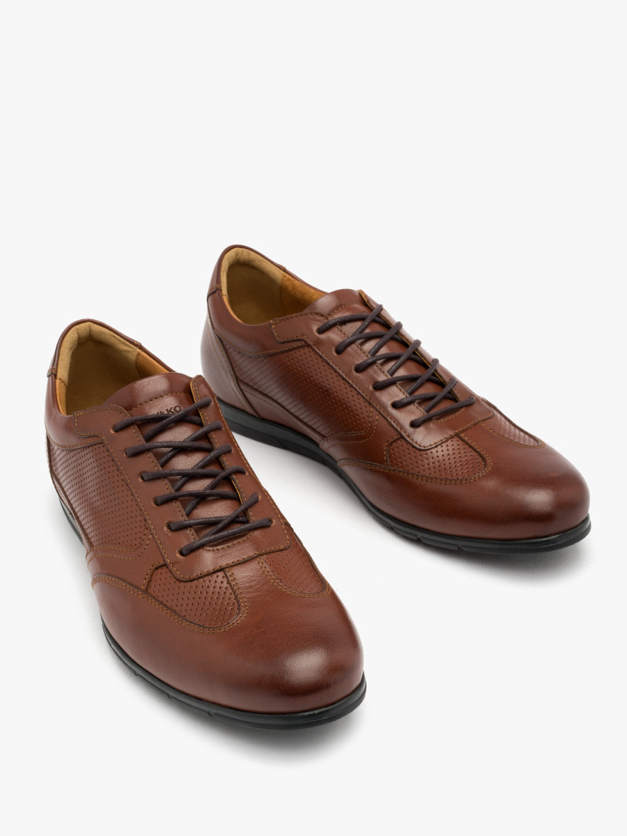 Brzowe póbuty z perforacj na cholewce