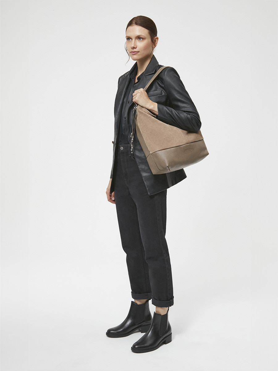 Czarne sztyblety na niskim obcasie