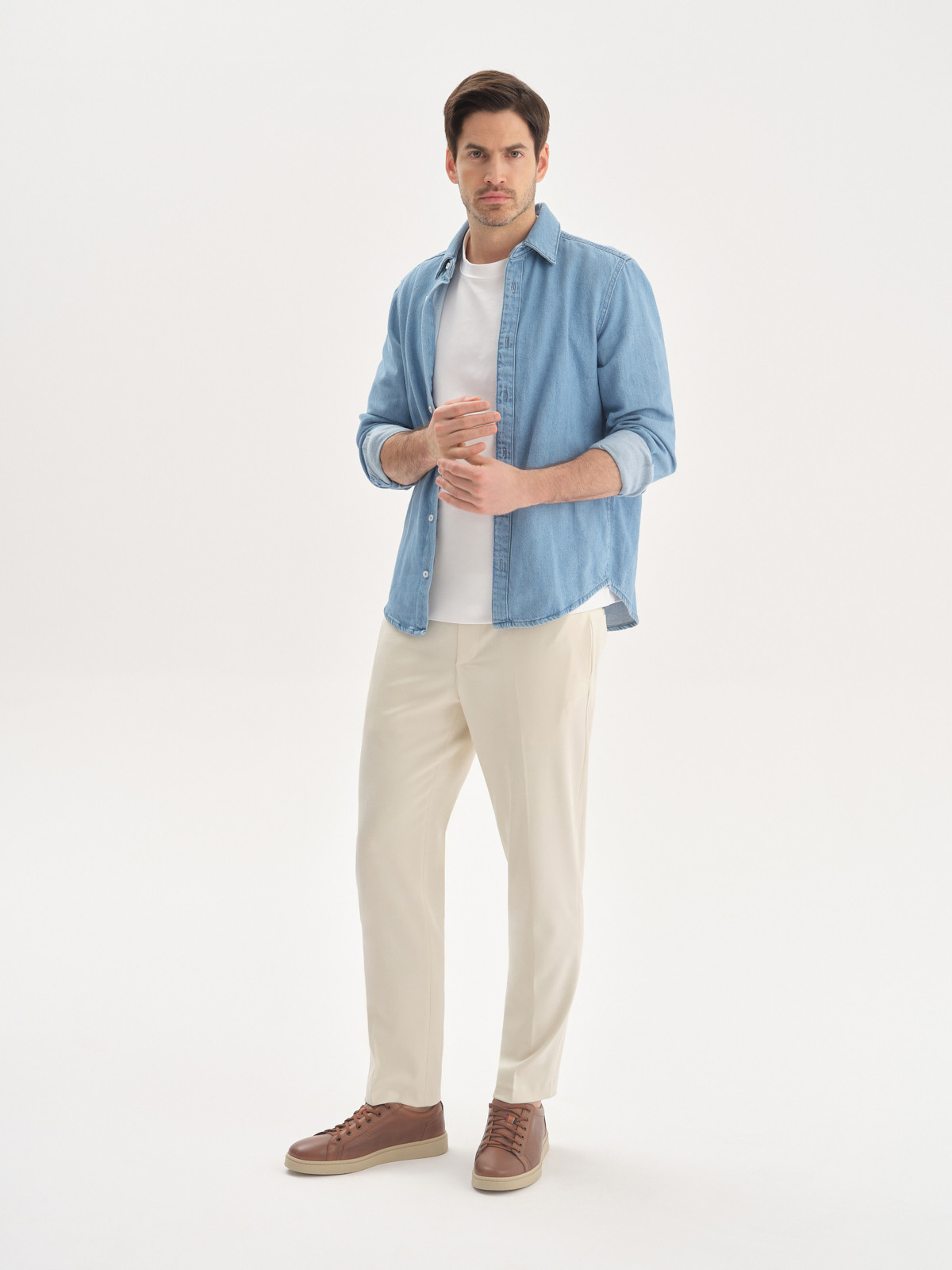 Brzowe póbuty mskie sportowe na beowym spodzie