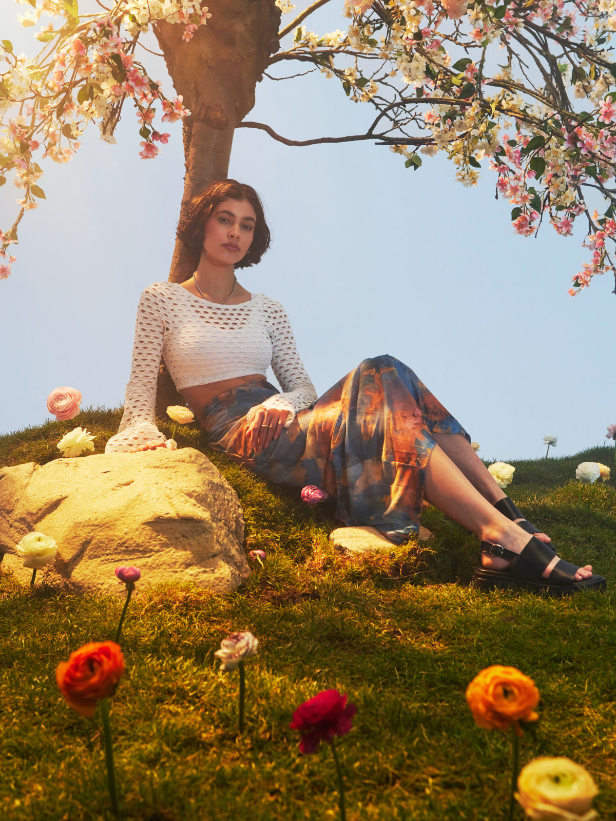 Czarne sanday na masywnym spodzie