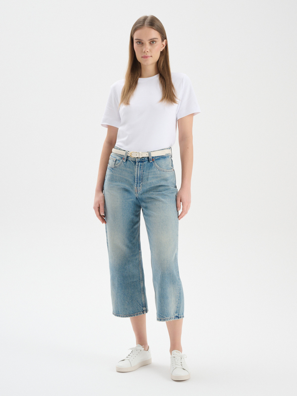 Biae póbuty na kremowym spodzie