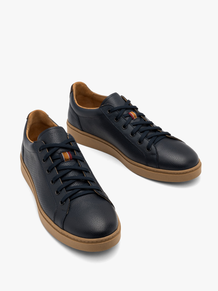 Granatowy póbut mski sportowy na beowym spodzie