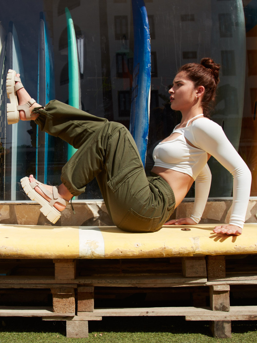 Beowe sanday na lekkiej podeszwie