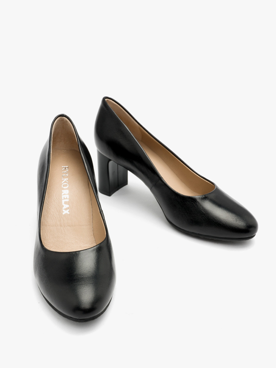 Czarne czóenka na supku