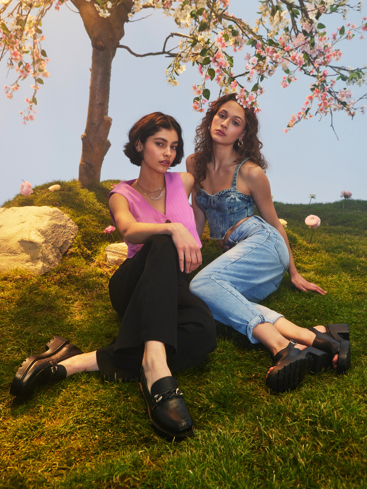 Czarne mokasyny ze zoto-czarn ozdob