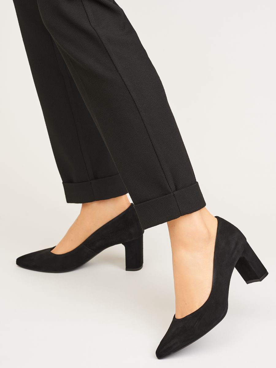 Czarne czóenka na supku