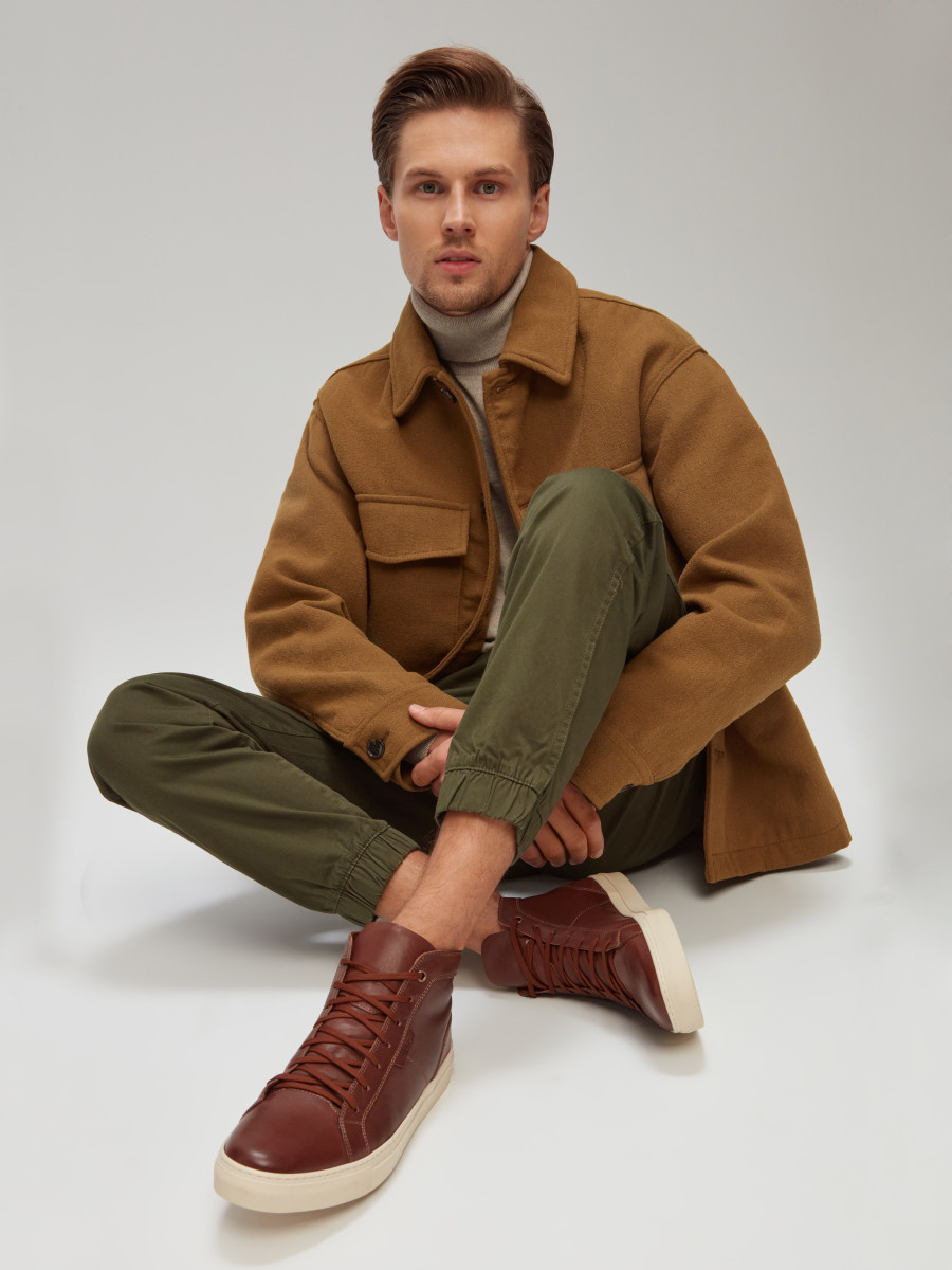 Brzowe sportowe trzewiki