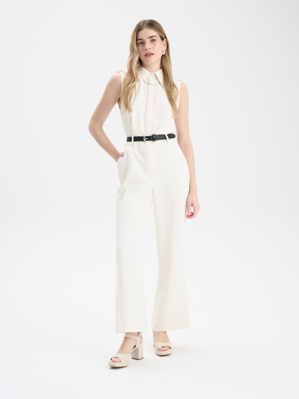 Kremowe sanday na obcasie i balu