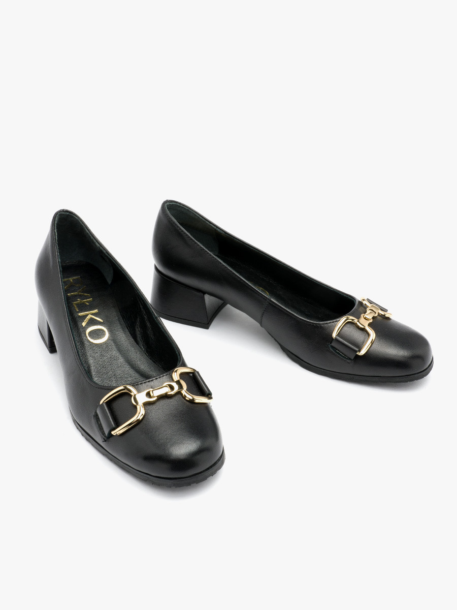 Czarne czóenko ze zot klamr