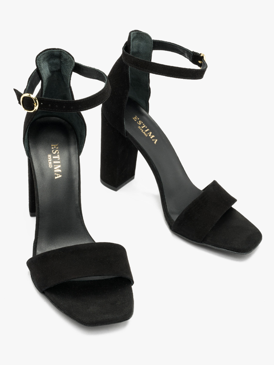 Czarne sanday na wysokim supku